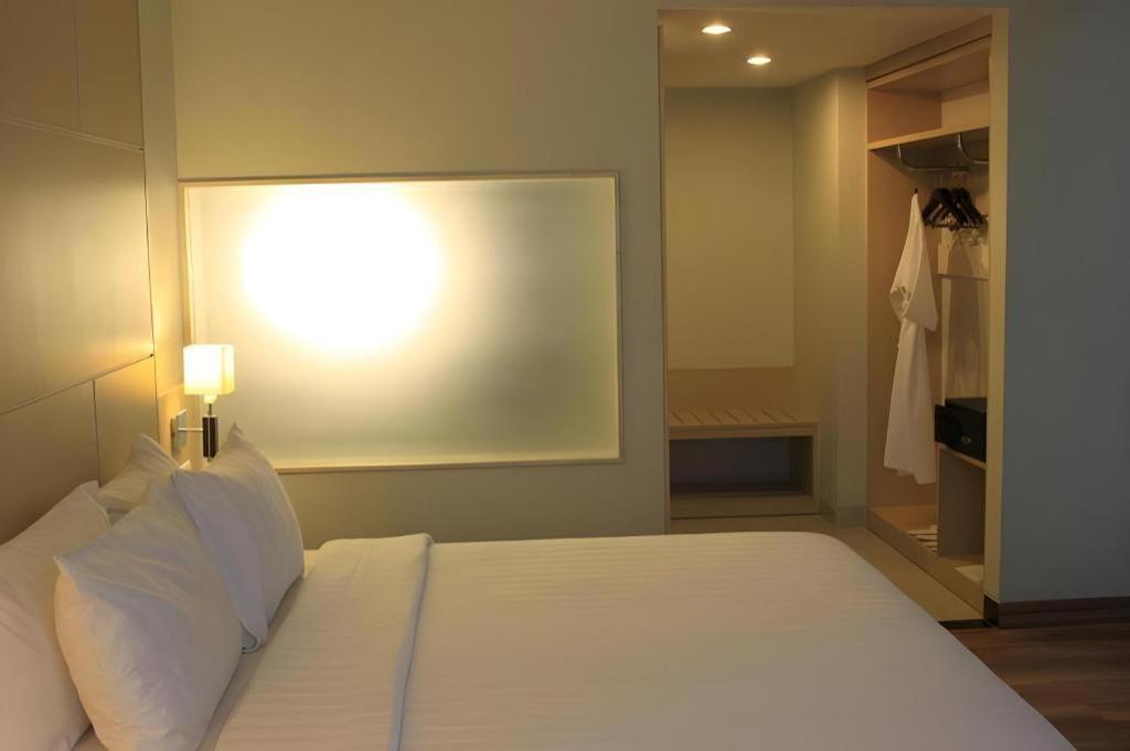 Horison Hotel Sukabumi Buitenkant foto