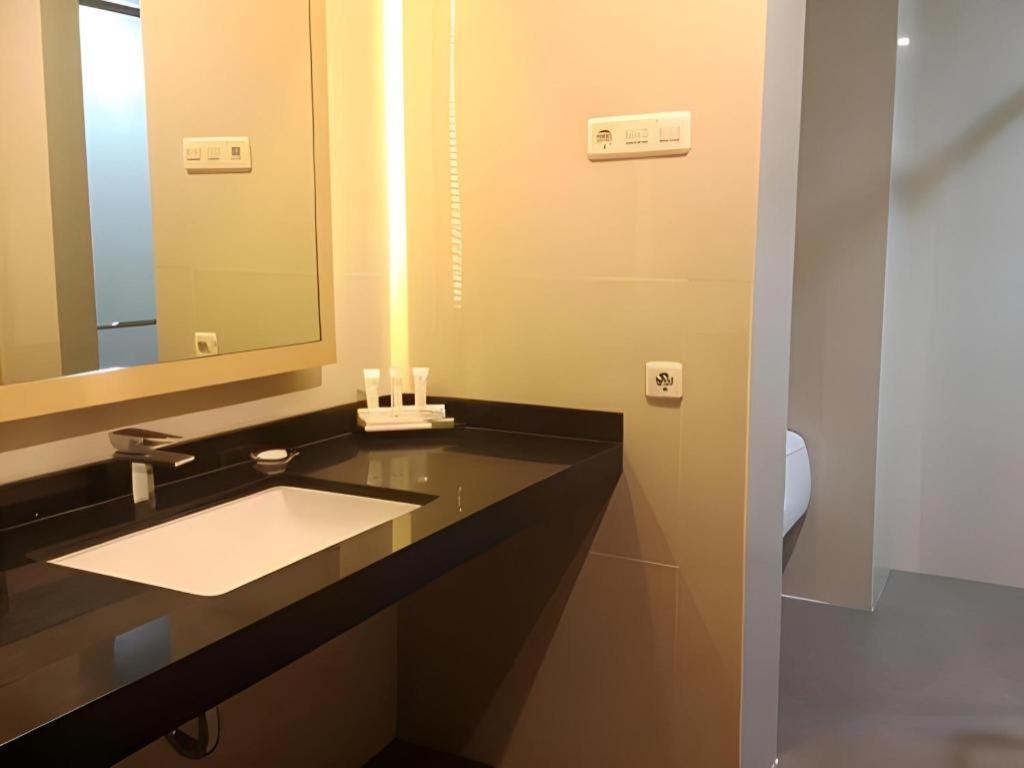 Horison Hotel Sukabumi Buitenkant foto