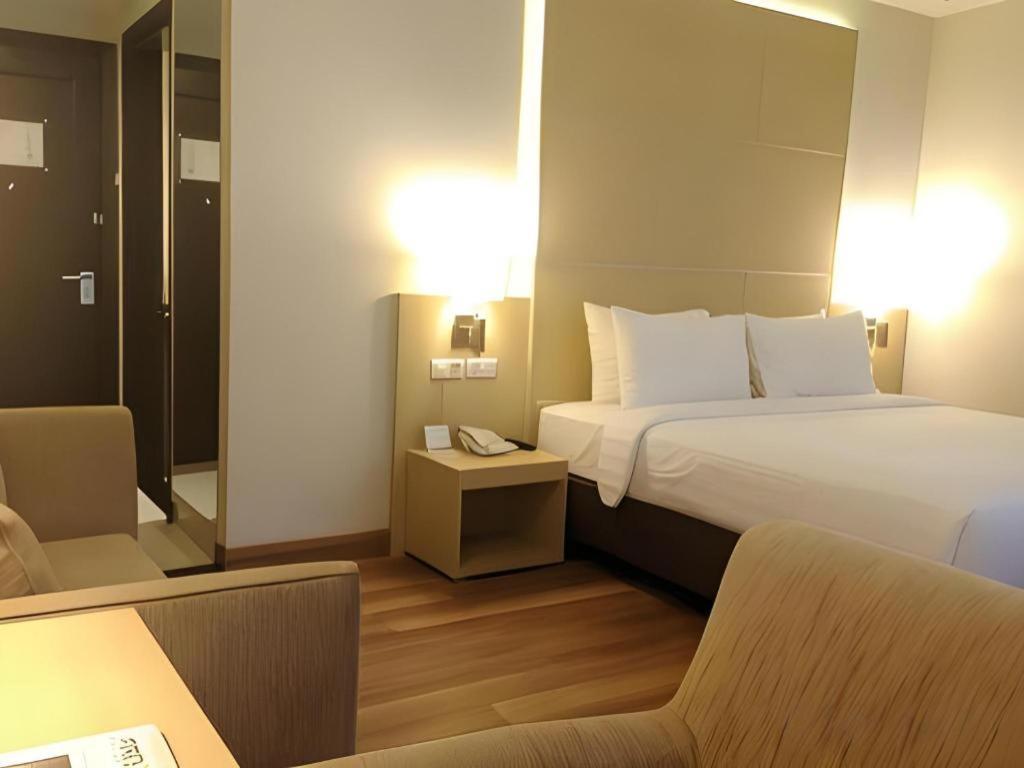 Horison Hotel Sukabumi Buitenkant foto