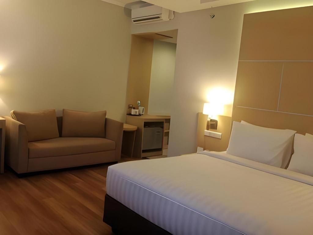 Horison Hotel Sukabumi Buitenkant foto