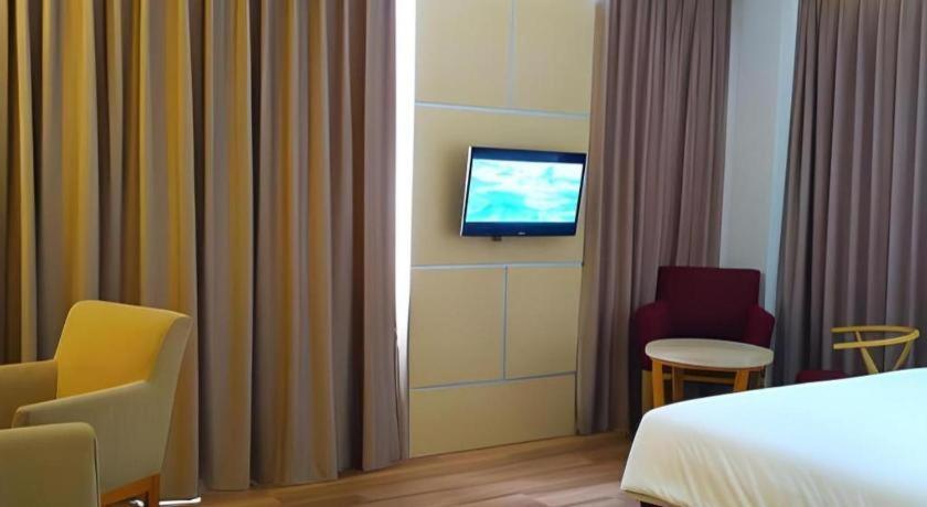 Horison Hotel Sukabumi Buitenkant foto