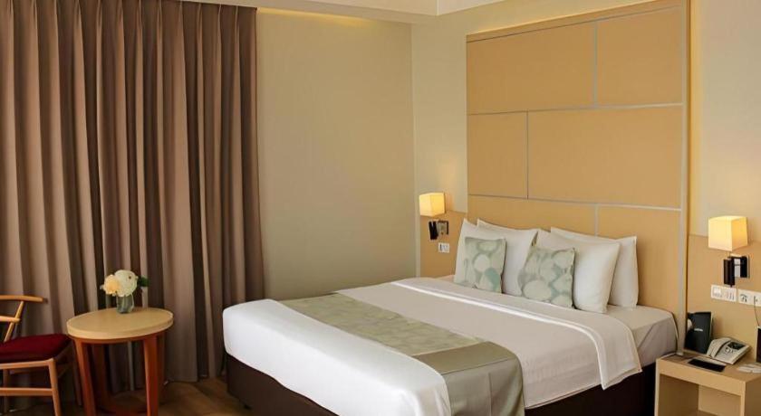 Horison Hotel Sukabumi Buitenkant foto