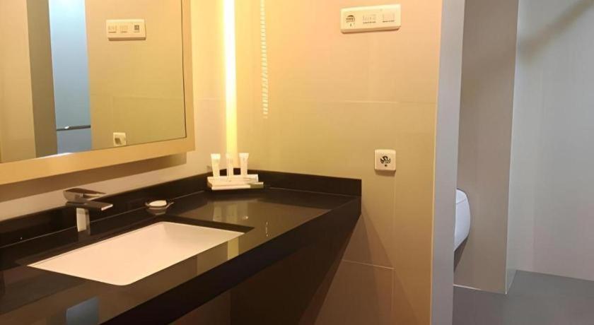 Horison Hotel Sukabumi Buitenkant foto