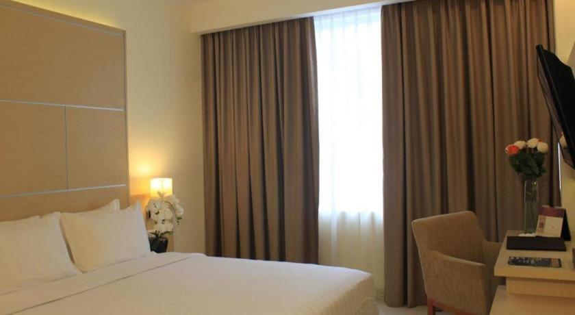 Horison Hotel Sukabumi Buitenkant foto