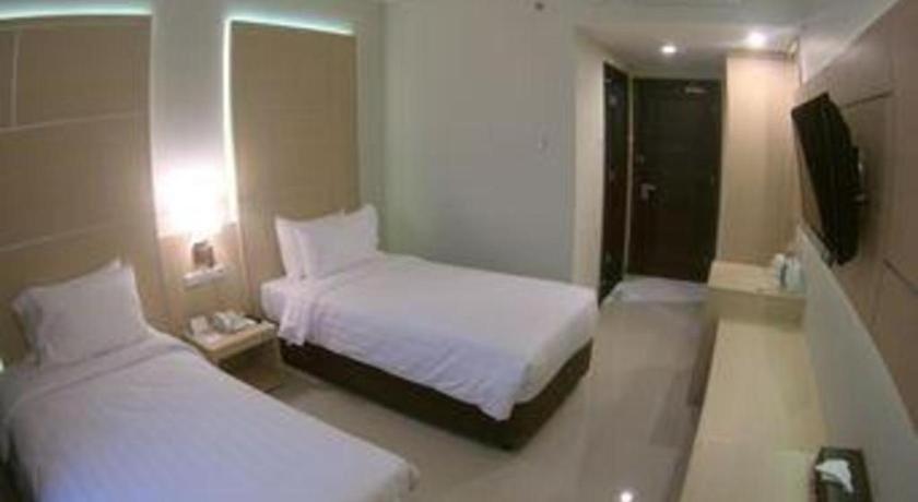 Horison Hotel Sukabumi Buitenkant foto