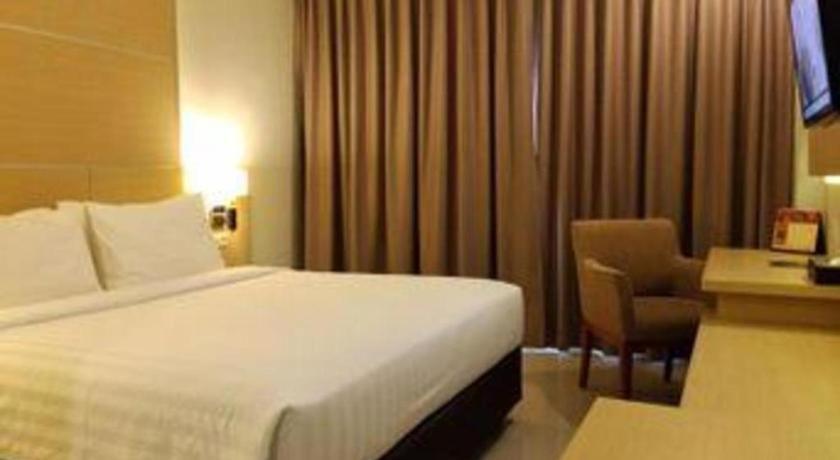 Horison Hotel Sukabumi Buitenkant foto