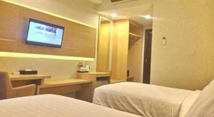 Horison Hotel Sukabumi Buitenkant foto