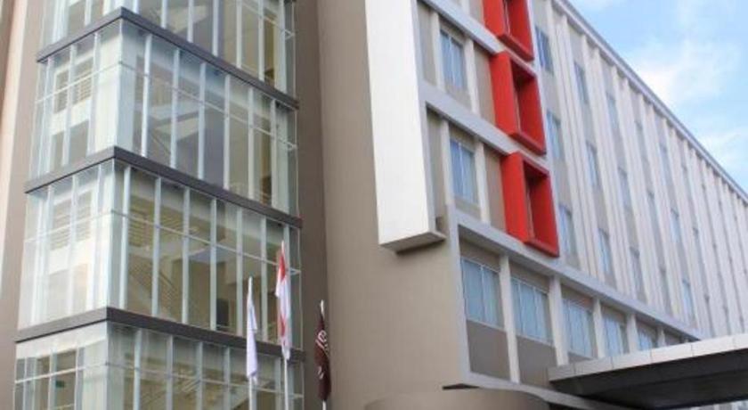 Horison Hotel Sukabumi Buitenkant foto