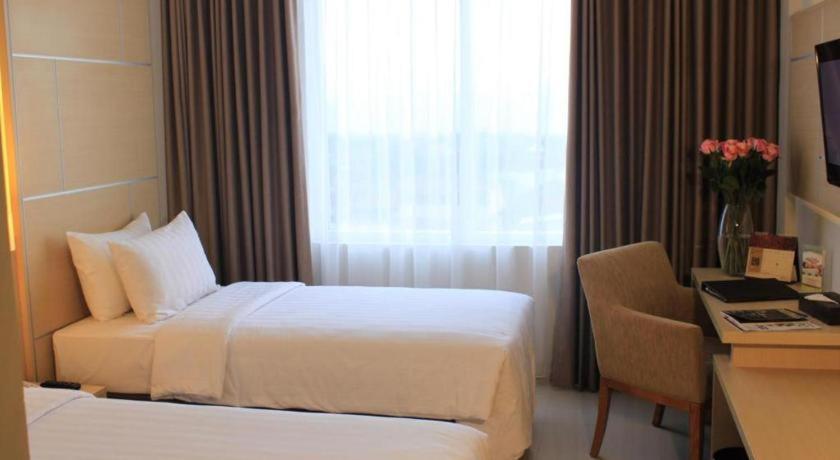 Horison Hotel Sukabumi Buitenkant foto