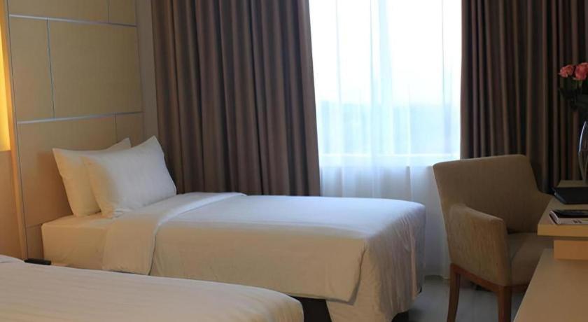 Horison Hotel Sukabumi Buitenkant foto