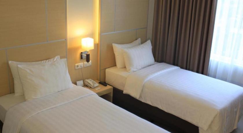 Horison Hotel Sukabumi Buitenkant foto