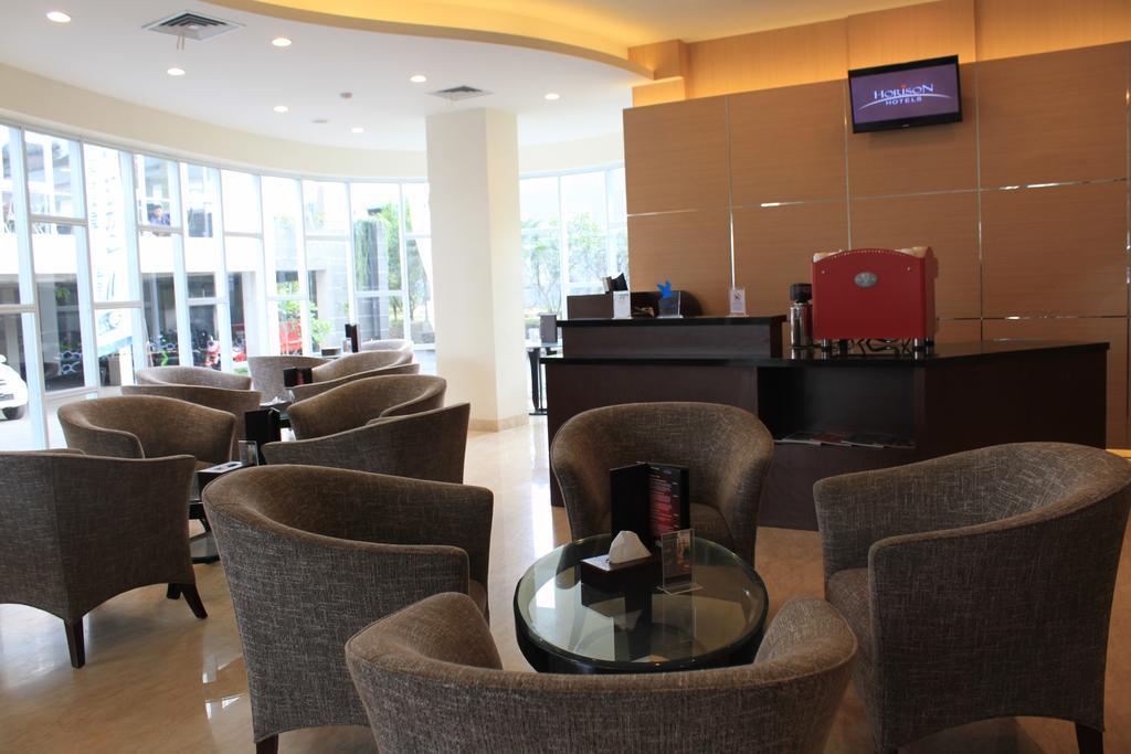 Horison Hotel Sukabumi Buitenkant foto
