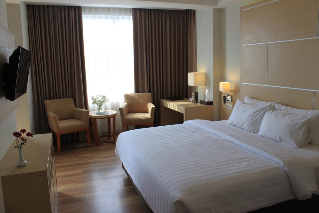 Horison Hotel Sukabumi Buitenkant foto