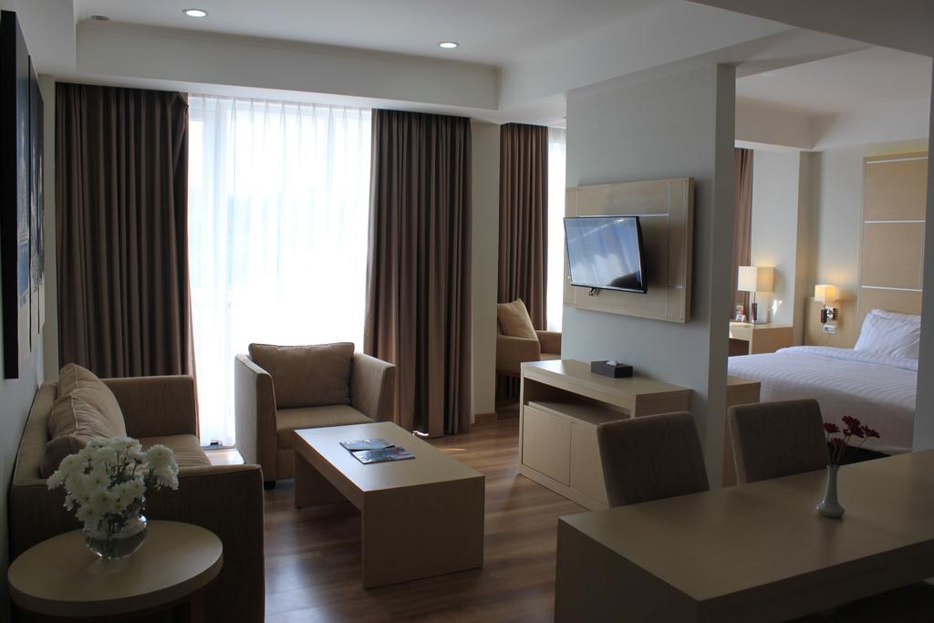 Horison Hotel Sukabumi Buitenkant foto